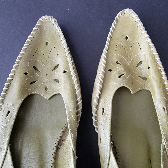 Shoes - Picture 4 of 5